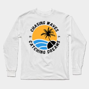 Chasing waves catching dreams Long Sleeve T-Shirt